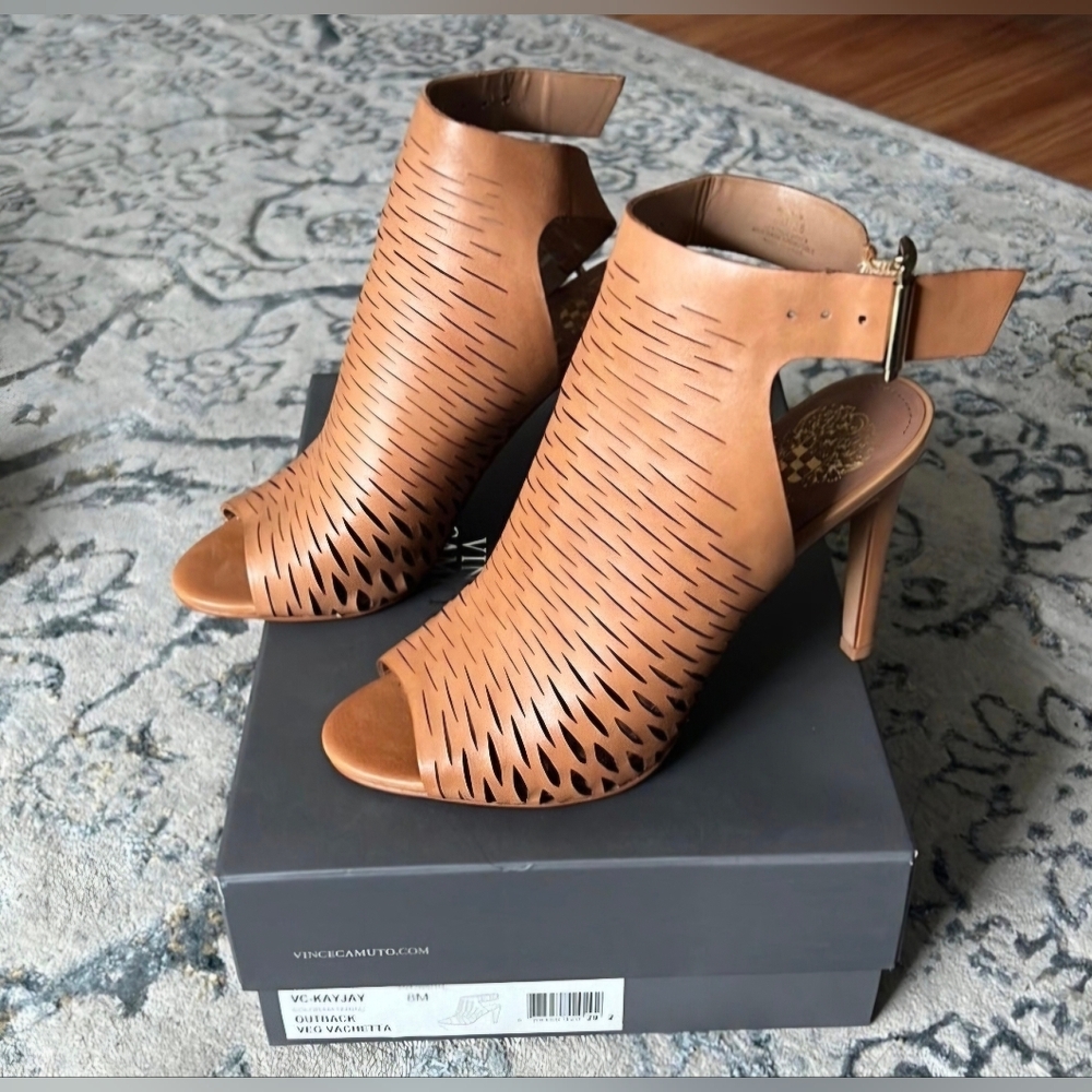 Vince Camuto Vachetta laser cut tan leather sandals heels, sz 8.5W GUC